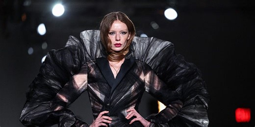 This Hair-Scarf Move Is the ‘Olsen Tuck’ of 2026