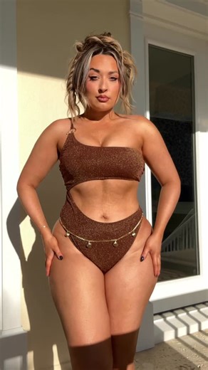 NICOLE MADDIE | fashion inspo on Instagram: "If I’m on the internet wearing a bathing suit with my hip dips and cellulite, what’s stopping you 🤍 comment BATHING SUIT below & I’ll send ya this suit (only $35 🤯) + I have a discount code on my LTK post I send ya 🫶🏽"
