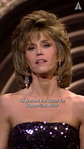 Iconic Moments in Oscars History: Jane Fonda Introduces Cher (1986) - #JaneFonda #Cher #Iconic #Oscars #Glam #80saesthetic #iconicwomen #glamour #80s