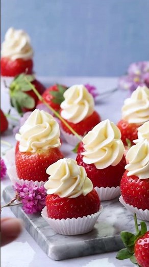 Cheesecake Stuffed Strawberries