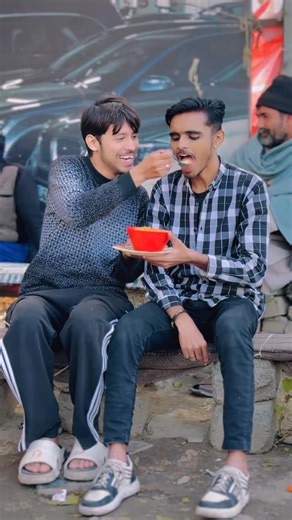 Dani King on Instagram: "Mulakatey Km Honay Sy Dosti KHarab Nhi Hoti🥰❤️#instagood #viralreels #instagram #viral #friendship"