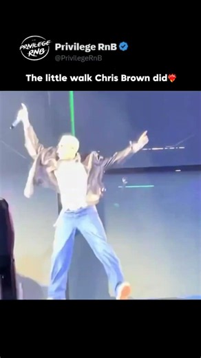 The little walk Chris Brown did❤️‍🔥