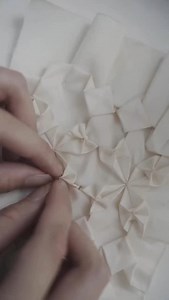 Two great techniques combined: smocking and pleating.. What's not to love in this creation by Indonesian designer @hiantjen | CoutureNotebook