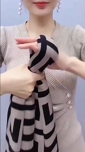 Tie tips🎀 Tie a Silk scarf 小窍门，丝巾系法 #scarf #fashion #beauty #silkscarf #youtube