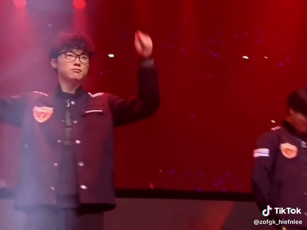 Faker Lộn Nhào - Cú Lộn Nhào Huyền Thoại CKTG 2015 ft. Faker Kunzing