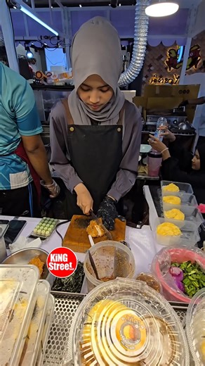 15K views · 82 reactions | Crispy Chicken with Fluffy Omelet Rice | คิงสตรีทฟู้ด | KiNG Street Food | KiNG Street Food | Facebook