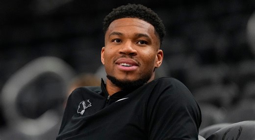 Pressure Mounting on Cavaliers as Giannis Antetokounmpo Trade Buzz Continues to Grow