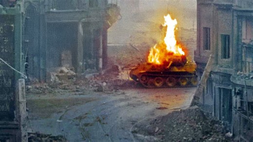 American Tank vs German Tank Caught on Camera - Cologne Cathedral