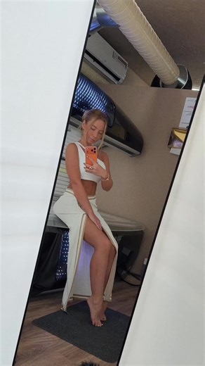 ✨ MegaSun-da ideal tən bronzlaşmanı kəşf et! Yalnız bizdə sən artıq ilk seansdan dəbdəbəli, bərabər və hamar çalar əldə edəcəksən. Sürətli, rahat və premium — sən məhz buna layiqsən. 🌟 Aparatlarımız ləkəsiz bərabər bronzlaşma təmin edir 🌟 Prosedurlar cəmi 10-15 dəqiqə çəkir 🌟 İstənilən fəsldə özünə yay əhval-ruhiyyəsi bəxş et Səni ideal bronzluq üçün MegaSun-da gözləyirik! ✨ Открой для себя идеальный загар в MegaSun! Только у нас ты получишь роскошный, ровный оттенок уже с первого сеанса. Быс