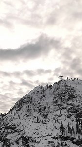 A little bit of weather is moving into Tahoe before a drier weather pattern begins on Saturday. We’ll see gusty winds and intermittent rain/snow showers, with 3-6” forecasted for our upper mountain by the weekend. Read today’s Weather Blog from @opensnow forecaster, Bryan Allegretto in the blog. Link in bio 🔗 # | Palisades Tahoe