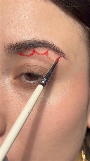 Cute eye drawings! ✨ Learn the magic from the talented @neocbb! For an easy and flawless finish, use Beth Bender Beauty Eyeliner stencil – it makes nailing this pretty look a breeze! 💁‍♀️ ✨ Follow @bethbenderbeautyfor more simple beauty tips that add a touch of elegance to your style! 💋 | Beth Bender Beauty