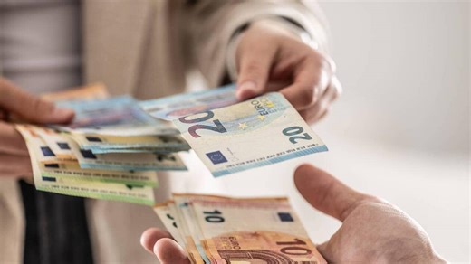 Dons entre particuliers, argent de poche, étrennes… Ce qu’il faut déclarer en ligne ou non