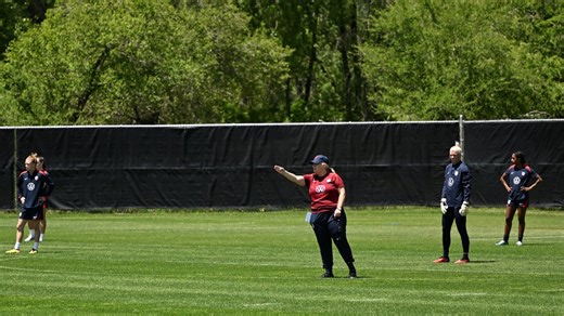 Emma Hayes conducts 1st practice with USWNT, preparing for Paris Games