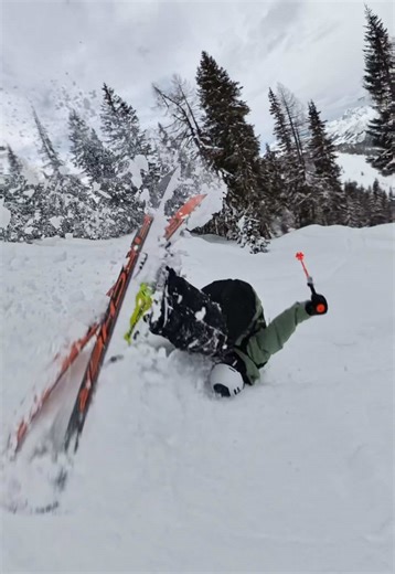 High avy danger 🤝 woods #ski #skiing #skiingtiktok #skiingislife #insta360