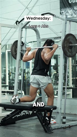 One of my first splits 💪 ••••••#fitness#workoutroutine#beginnerworkout#gymtips#gymbeginner