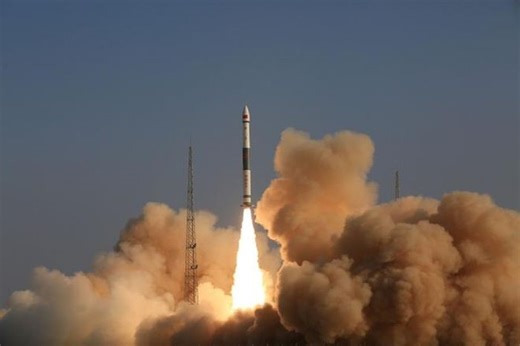 800 người đấu giá mua tên lửa online giá 5,6 triệu USD