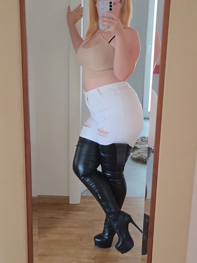 Overknees und Stiefel: Stylishe Looks für jeden Anlass