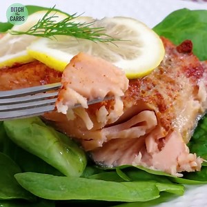 QUICK & EASY SLOW COOKER POACHED SALMON (KETO-FRIENDLY). ✅ GET THE RECIPE: https://www.ditchthecarbs.com/slow-cooker-poached-salmon/ Slow cooker poached salmon is an easy way to get a very tender tasty salmon, without the fuss. It's the perfect way to cook tender, moist, flakey salmon. | Keto Low-Carb Recipe Hub | Facebook