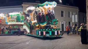 100ft Truck Through Medieval Streets