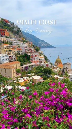 The perfect Amalfi Coast itinerary for 5 days 🍋🇮🇹 Make sure to SAVE this post for your next trip to the Amalfi Coast! DAY 1 - POSITANO ☕ Breakfast at Angelo Cafe 📸 Photo stop at Cristoforo Colombo 🚶‍♀️ Wander the cute streets 🏖️ Relax on the beach 🚤 Go on a boat tour 🍹 Aperitif with a view DAY 2 - AMALFI & ATRANI ⛪ Visit Duomo di Amalfi 🏖️ Beach time in Amalfi 🍋 Lemon sorbet stop 🍝 Lunch at Le Arcate Atrani 🌀 Get lost in Atrani’s narrow streets DAY 3 - RAVELLO 🌿 Visit Villa Cimbrone