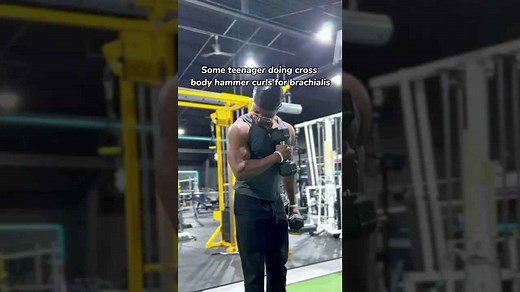 Cross Body Hammer Curls for Brachialis: Effective Bicep Workout
