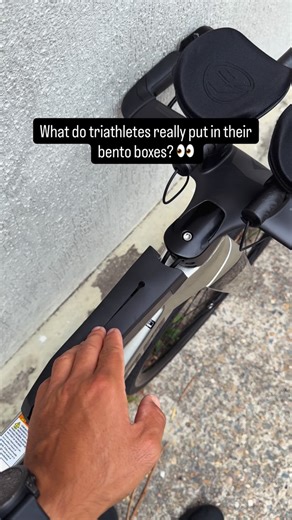 The best “entry” tri bike is the one you won’t outgrow. The Merida TIME WARP TRI 5000 opens the door with a top-tier, highly upgradable frame fork, paired with a value build that still hits the performance essentials. Highlights: - Super‑light CF5 carbon tri frame & fork -MERIDA EXPERT CW wheelset -Hydraulic disc braking -Vision Metron S‑BEND armrests — height & position adjustable -Full internal cable integration top tube bento storage -Shimano 105 12‑speed Di2 tri-specific shifting options If 