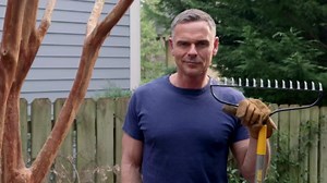 True Temper 1603400 Poly Snow Shovel/Pusher with Ergonomic D-Grip Steel Handle 18 Inch