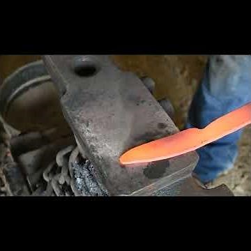 Forging a knife from a coil spring #blacksmithforge #forging #forgedfromiron