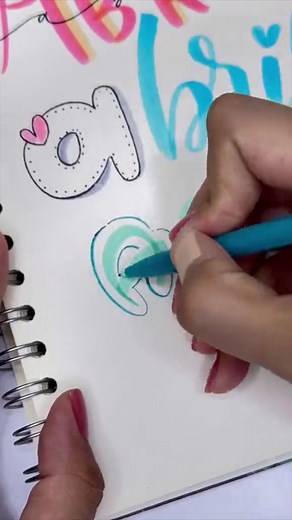 Estilos de Lettering: Aprende a Escribir con Diversas Técnicas