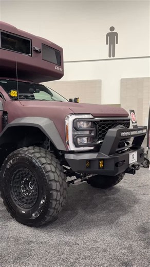 #earthroamer at #sema2025. The new SX 2.0 and an updated LTx. Both models are on display at the Las Vegas Convention Center. The SX 2.0 is a new, larger, and more capable version of the SX model. Price: Starts at $1.09 million, with a deposit of $175,000 required Built on a Chevrolet 6500HD chassis, powered by a turbocharged 6.6L Duramax V-8 engine. Size: A 34-foot long, 8-foot wide off-road vehicle. While the LTx model has been refined for 2025 with new interior options. Chassis: Built on a For