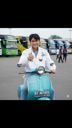 MINAMI KOTARO Sometimes, what makes you cool isn’t the bike, but the positive energy you bring. A smile, a greeting, and good vibes—that’s what real riding is all about. 🛵 #kamenrider #kamenriderblack #kamenriderblackrx #tokusatsu @penggemar berat | Indo Kamen Rider