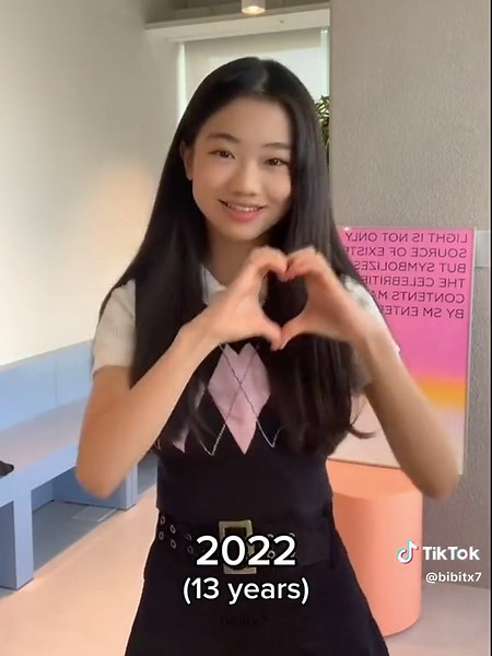 Haeun Revolution! Awesome Kpop Dance in Public