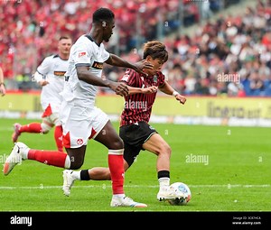 Maxwell Gyamfi (1. FC Kaiserslautern, #4) gegen Hayate Matsuda (Hannover 96, #27) GER, Hannover 96 vs 1. FC Kaiserslautern, Fussball, 2. Bundesliga, 1. Spieltag, Saison 2025/2026, 03.08.2025 DFL REGULATIONS PROHIBIT ANY USE OF PHOTOGRAPHS AS IMAGE SEQUENCES AND/OR QUASI-VIDEO Foto: Eibner-Pressefoto/Scott Coleman Stock Photo - Alamy