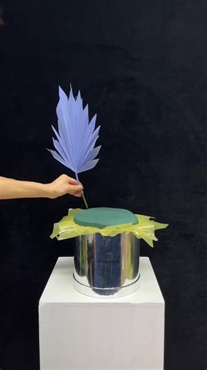 15K views · 183 reactions | bouquet box arrangement #florist #flowerarrangement #floraldesign #flowergiftbox #bouquetbox #floralsupplies | FloralSupplies.com | Facebook