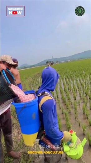 Amazing Fertilizer Spreading Machine