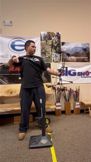 First day EVER touching a bow #archery @MathewsInc #hunting #outdoors #shorts #deer #bowhunting #lol