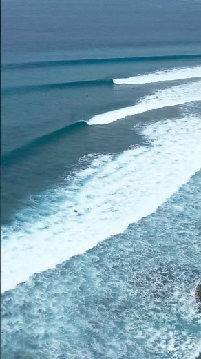 Kandooma Right - The Ultimate Surf Destination in the Maldives #maldives #surf