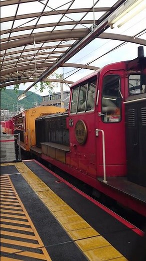 【嵯峨野トロッコ列車】DE10 1104牽引！トロッコ嵯峨駅へゆっくり入線