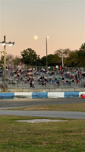 Moonrise at New London Waterford Speedbowl. | Steve Kennedy