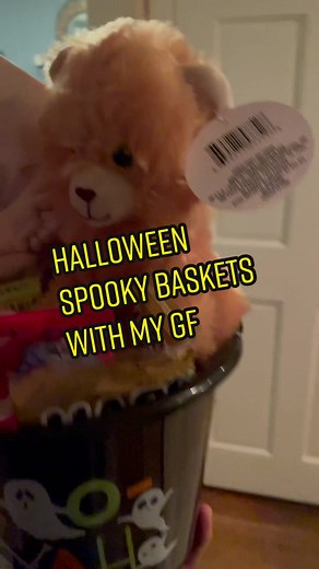 Do it! You won’t regret it! #spookyseason #spookybasket #halloween #october #dollartreediy @danielle_sinatra10