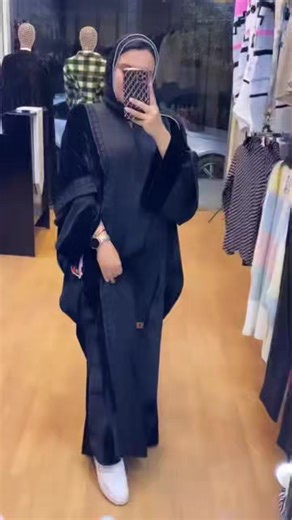Sarah fathi on Instagram‎: "عليها عرض اخر قطعه قطيفه في حرير كوري 850"‎