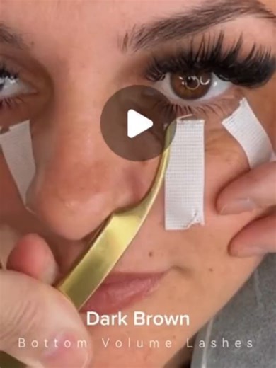 ✨ HOW TO APPLY BOTTOM LASHES LIKE A PRO ✨ Part #3 Using my LOOK 👀 Adhesive 💁🏻‍♀️ Dark Brown J Curl Bottom Lashes = zero drama, all precision. 🙅🏻‍♀️ No fumes. No tears. No tapping. ✅ Just flawless, comfortable application that lasts 3–4 weeks. 🔥 Why LOOK Adhesive is a Game-Changer: • Sensitive-Eye Approved – no redness, no irritation • Medical-Grade Formula – latex & formaldehyde-free • Open-Eye Application – perfect for bottom lashes & cluster lashes • Controlled Drying Time – 1–3 seconds 