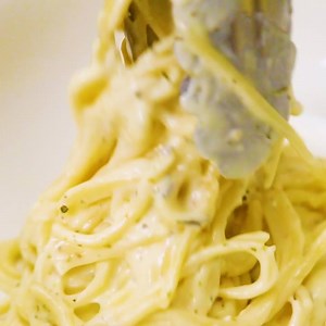 Seriously everyone, this Creamy Four Cheese Pasta is cheesy, magical goodness. Get the written recipe here: http://bit.ly/2mtTtgS | Cooking Panda