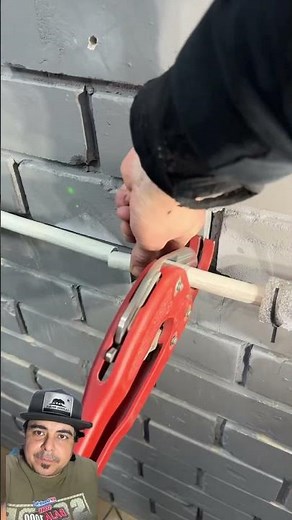 How to install a water shutoff valve without shutting off the water flow? #shortvideo #shorts #re...