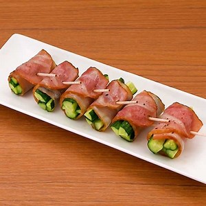 ぽりぽり食感がおいしい♪ きゅうりのベーコン巻きのレシピ動画・作り方 | デリッシュキッチン