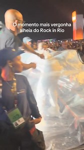 17M views · 79K reactions | Fez o pior show do Rock In Rio, chamou Rio de São Paulo, cantou com playback péssimo e quase ficou preso na bolha 藍藍藍 | Realengo TV | Facebook