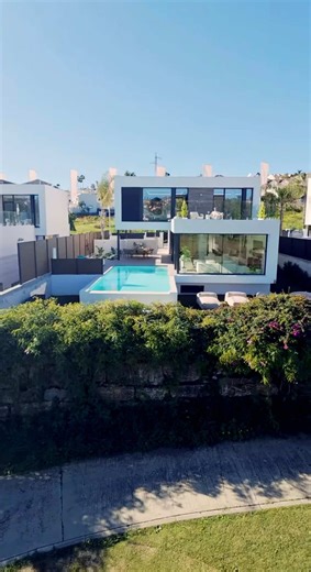 Luxury Golf-Front Villa Azura in Marbella
