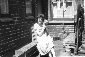 Working Class Life - A 1950s Mum and discipline