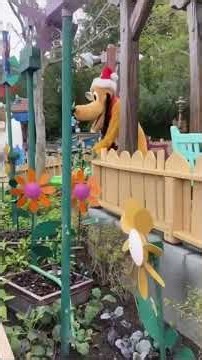 Goofy at Toon Town Disneyland Park USA Pls. Like & Subscribe . Thank you for watching #disney