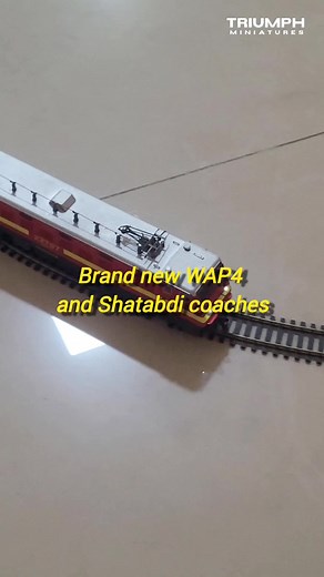 WAP4 hauling Shatabdi coaches #triumphminiatures #MiniatureCollectibles #vistadome #trainmodel #modelrailway #hoscale | Modelling Indian Railways